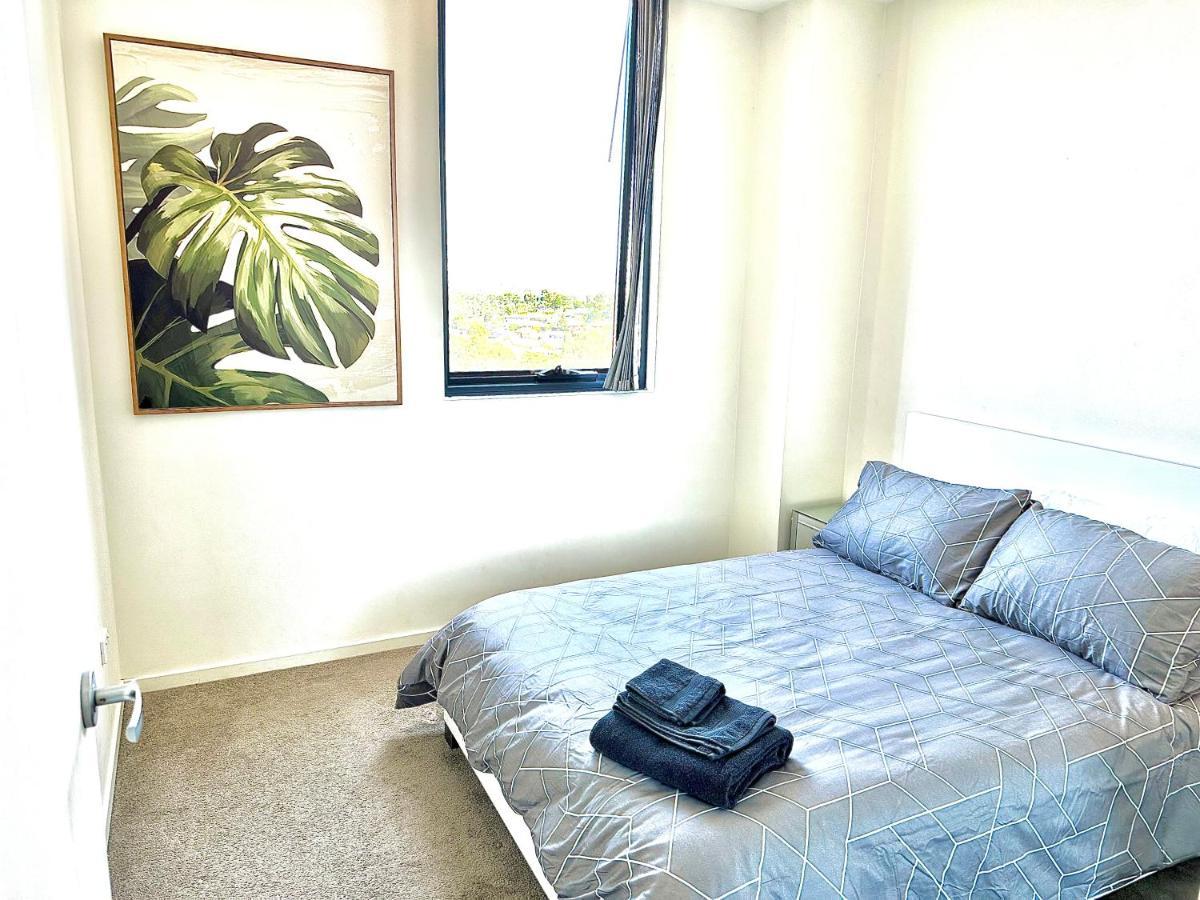 Modern 2 Bedroom & 2 Bathroom Apartment With Stunning Sydney Cbd & Skyline Views! Liverpool Exteriér fotografie